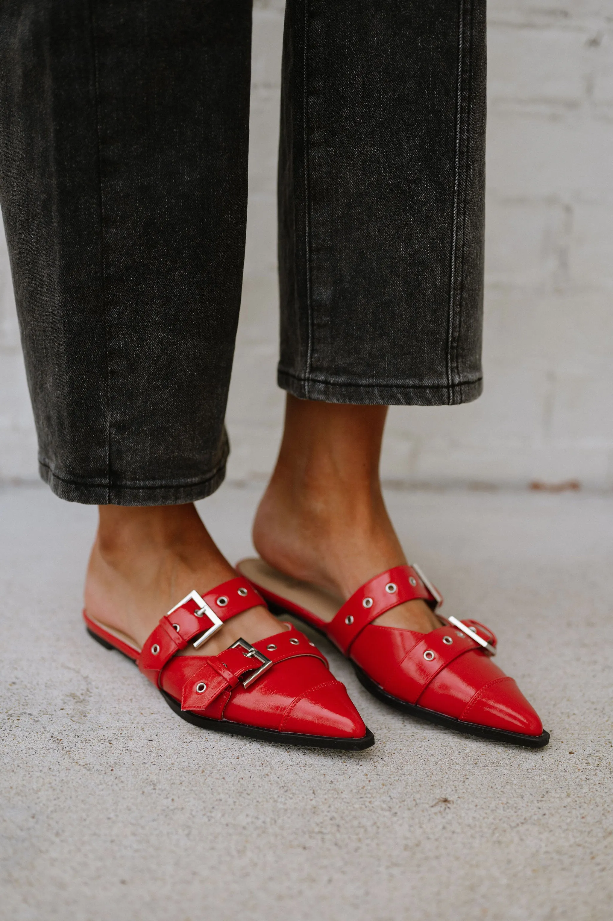 Swirl Buckle Flat-Red